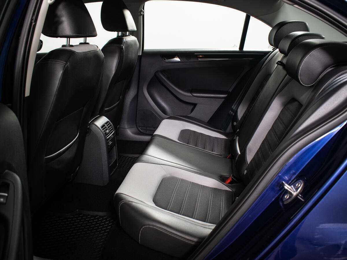 Volkswagen Jetta с пробегом — 2015 год. Фото: #9