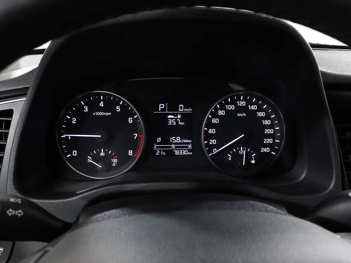 Hyundai Elantra с пробегом — 2017 год. Фото: #9