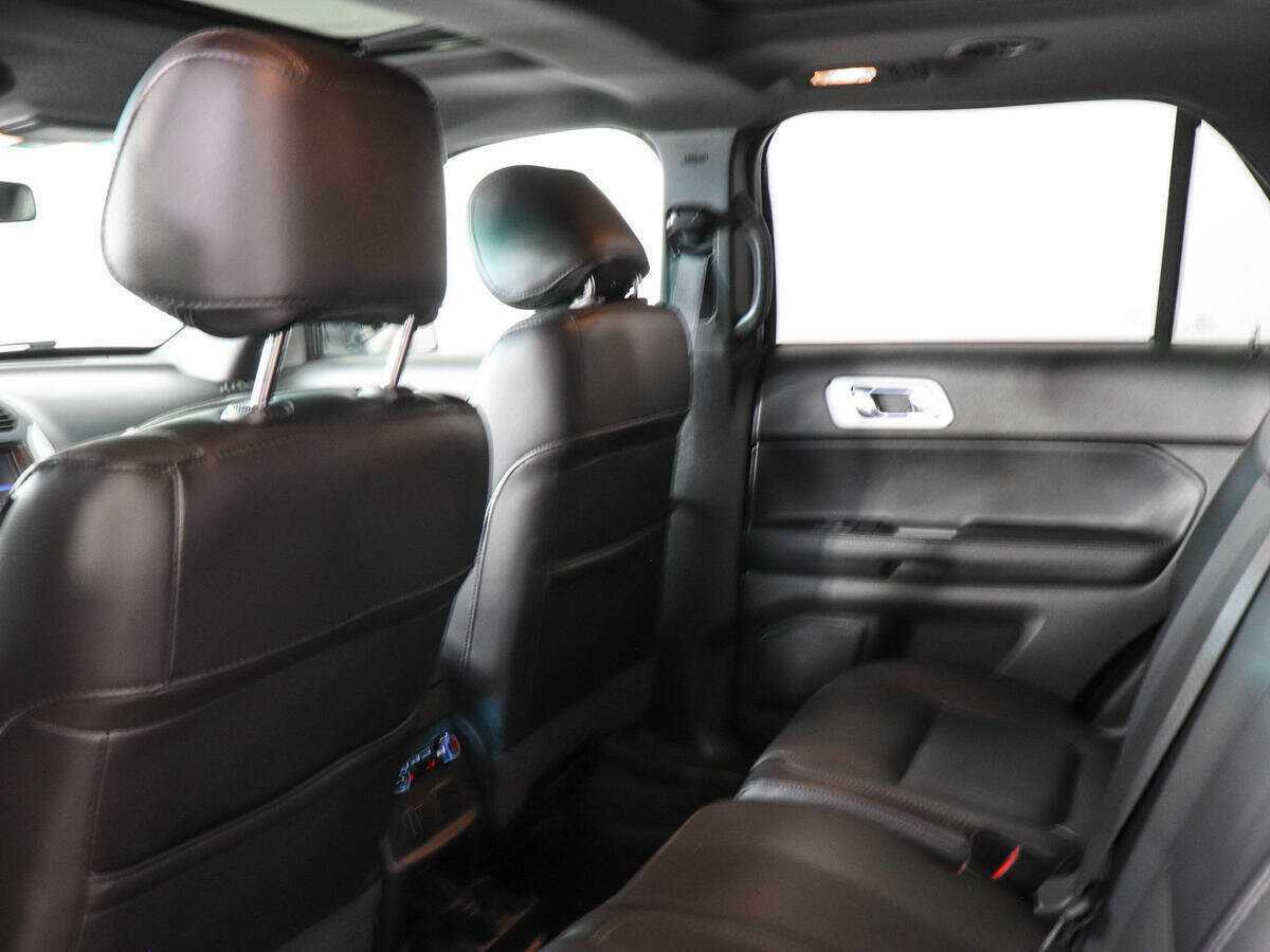Ford Explorer с пробегом — 2015 год. Фото: #7