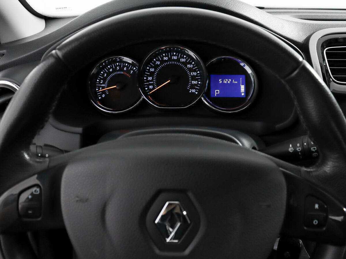 Renault Sandero с пробегом — 2016 год. Фото: #12