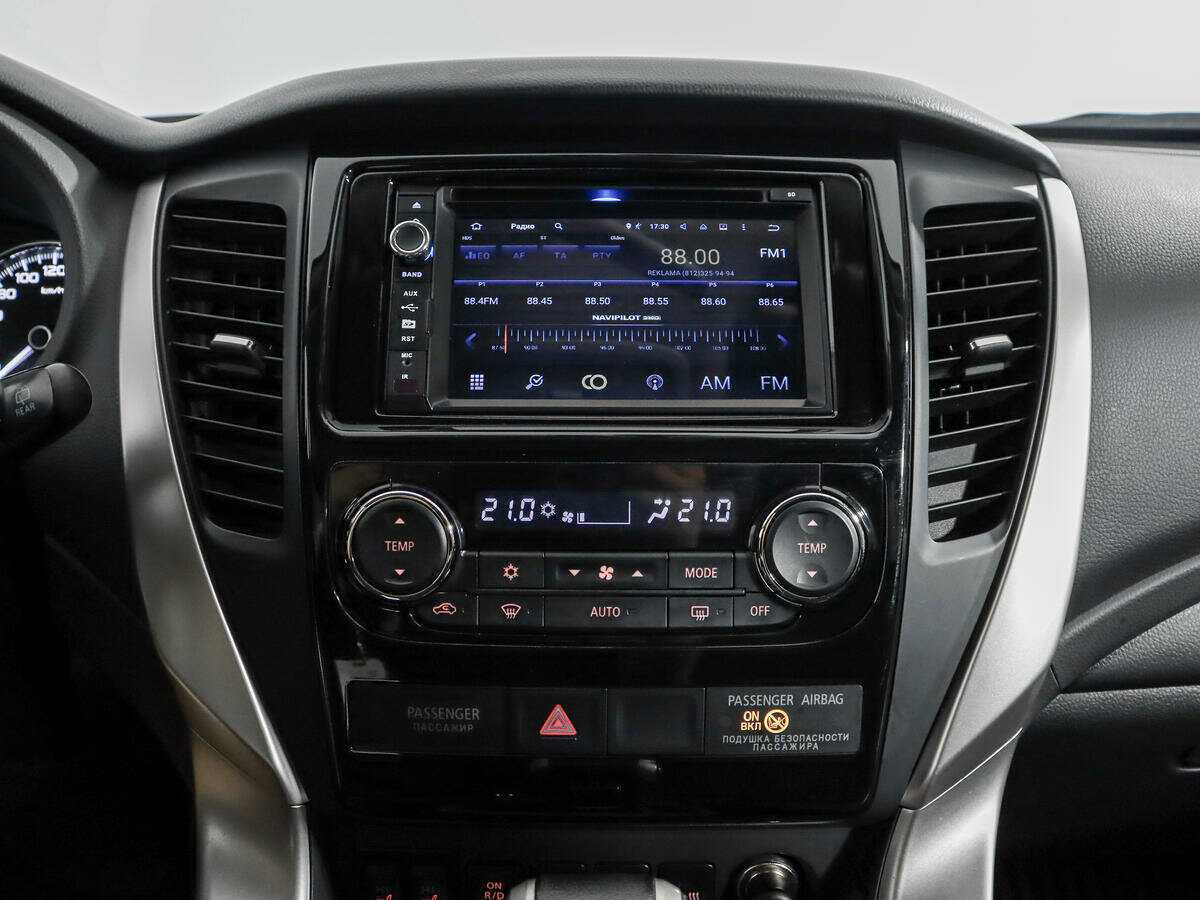 Mitsubishi Pajero Sport с пробегом — 2017 год. Фото: #14