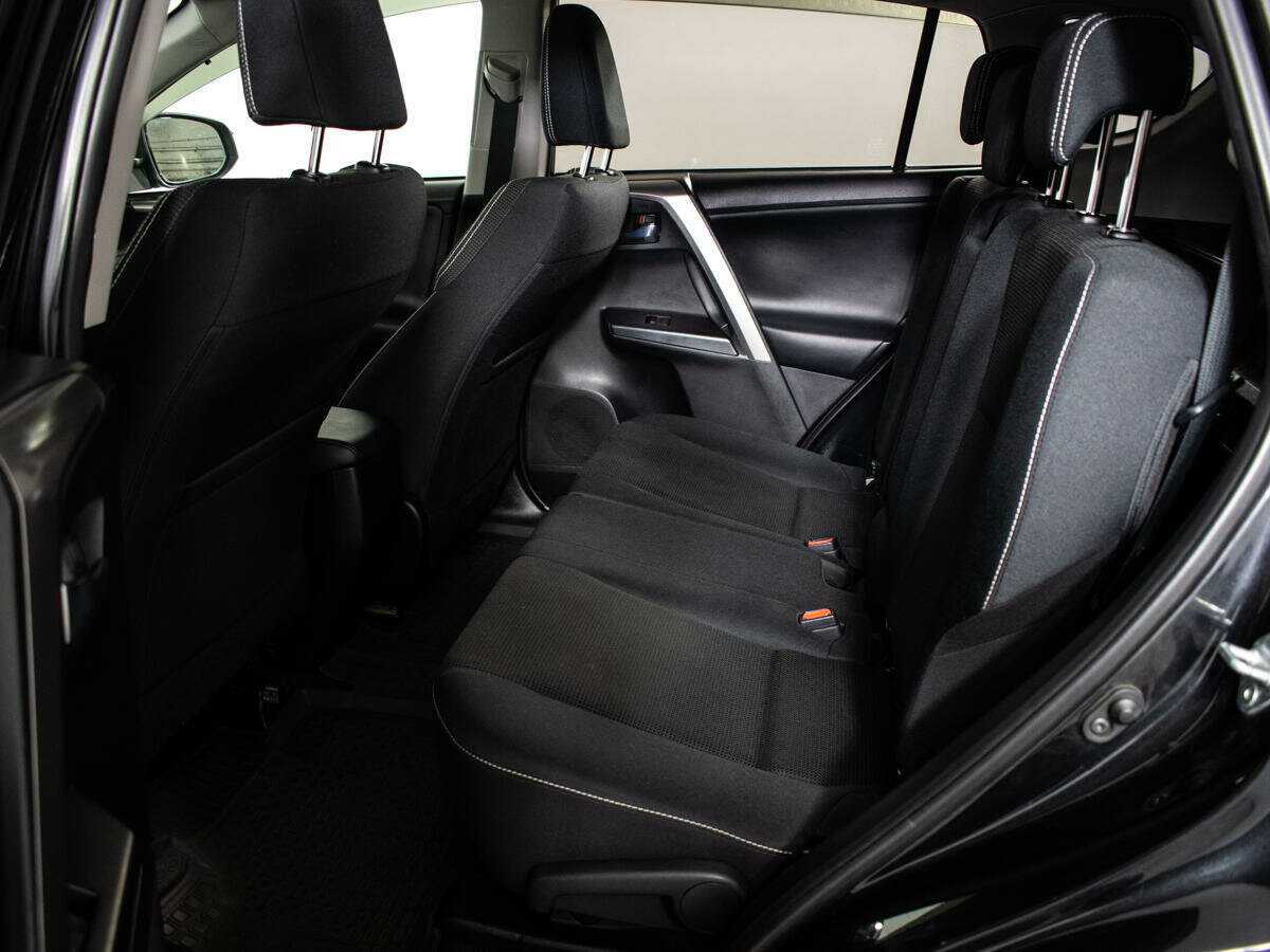 Toyota RAV4 с пробегом — 2016 год. Фото: #7