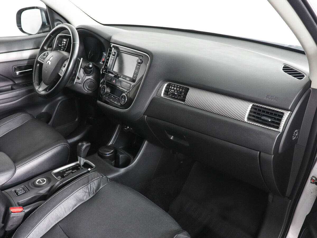 Mitsubishi Outlander с пробегом — 2014 год. Фото: #9