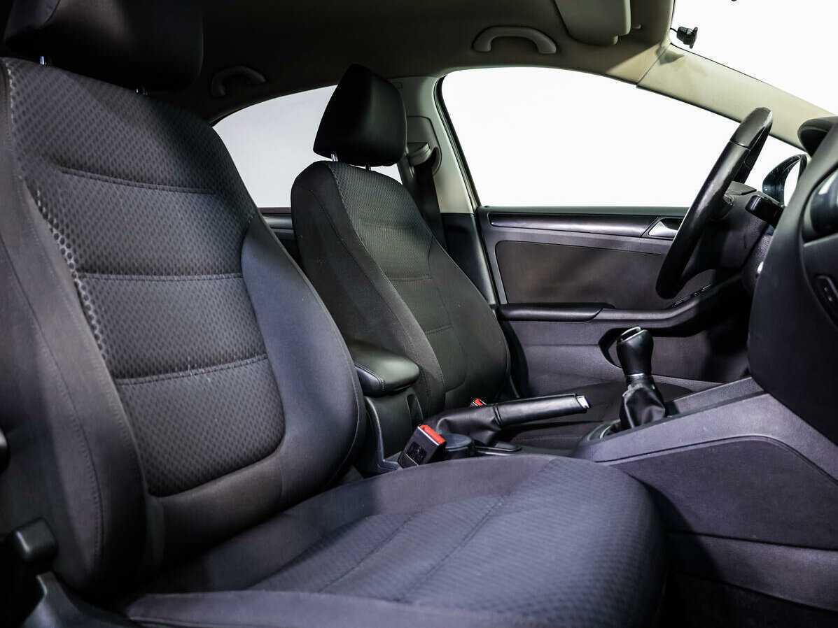 Volkswagen Jetta с пробегом — 2012 год. Фото: #10