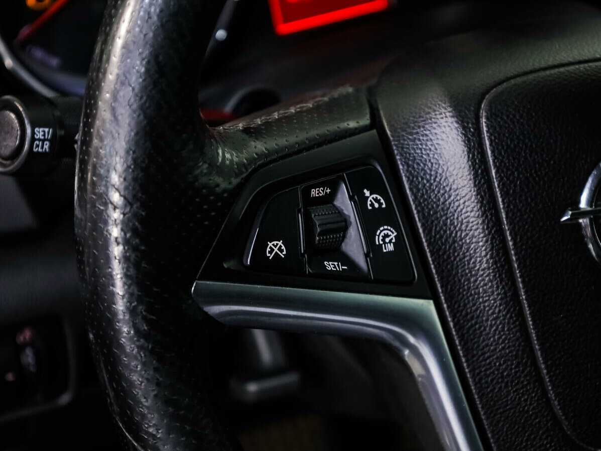 Opel Astra с пробегом — 2012 год. Фото: #15