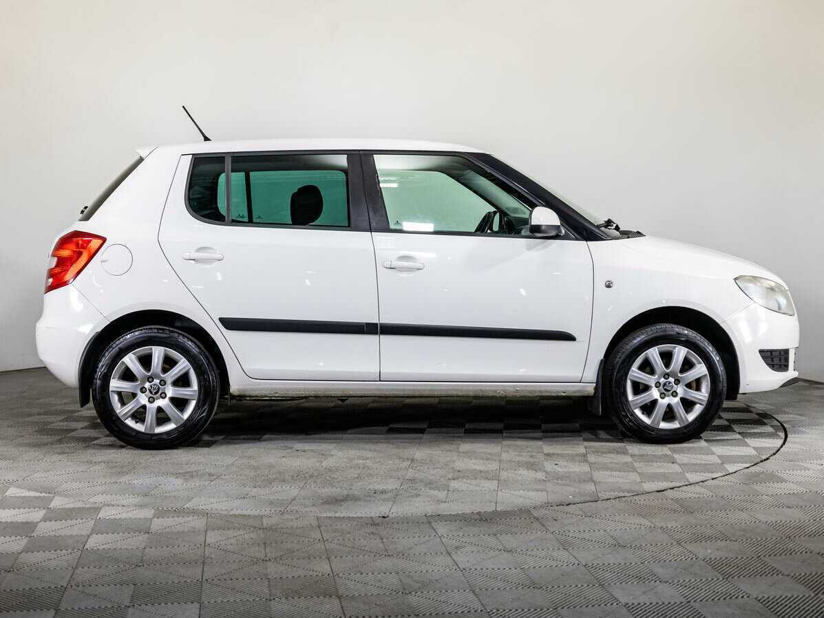 Skoda Fabia с пробегом — 2014 год. Фото: #3