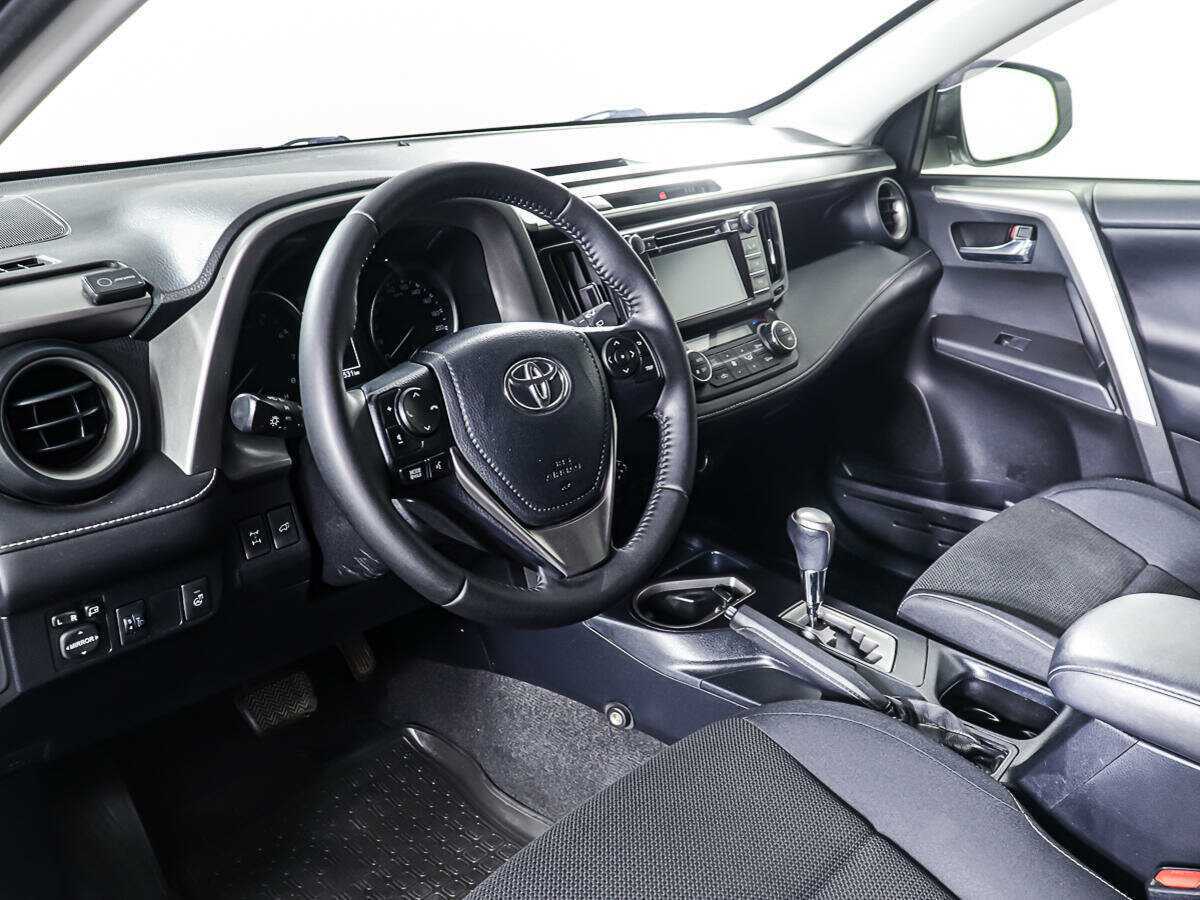 Toyota RAV4 с пробегом — 2016 год. Фото: #10