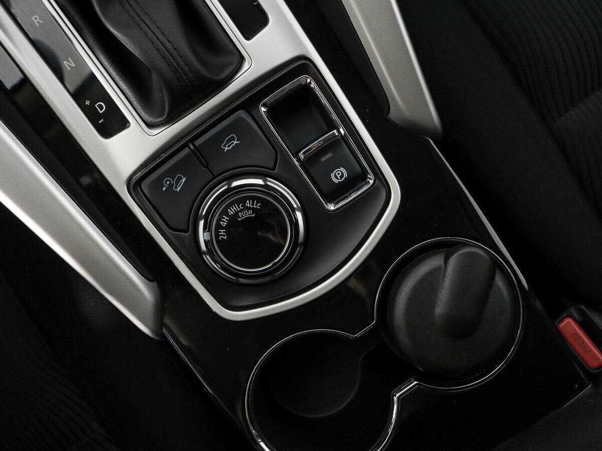 Mitsubishi Pajero Sport с пробегом — 2017 год. Фото: #10