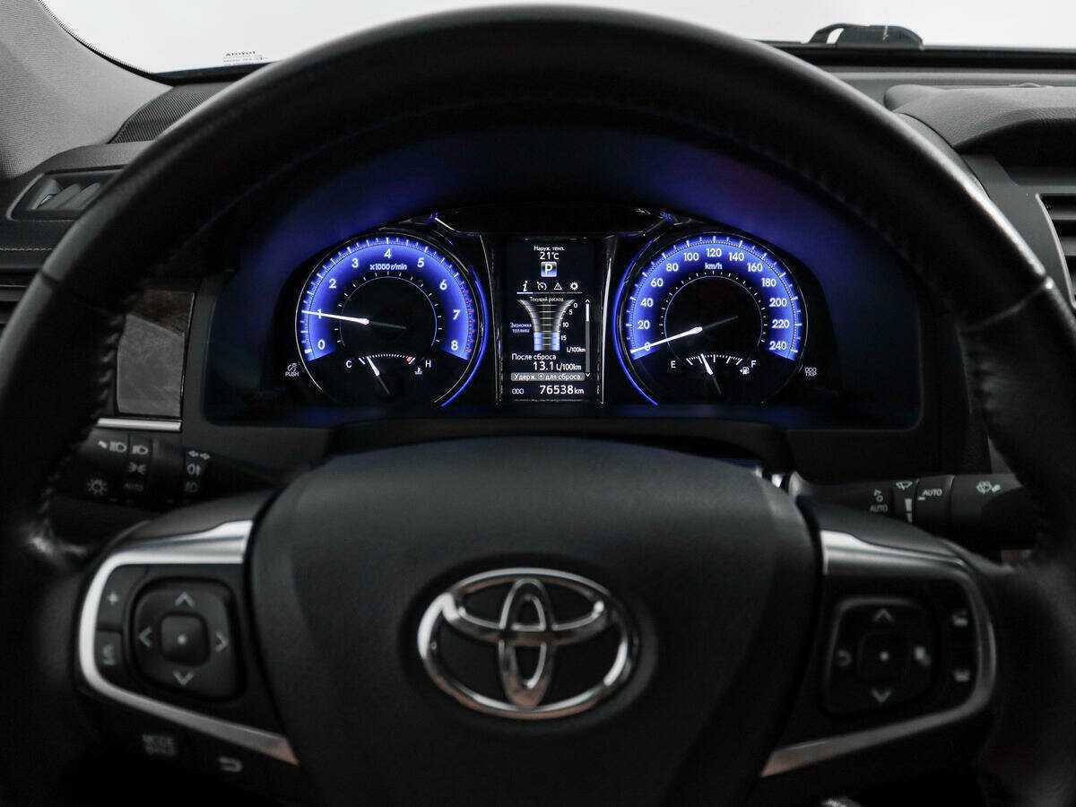 Toyota Camry с пробегом — 2016 год. Фото: #18