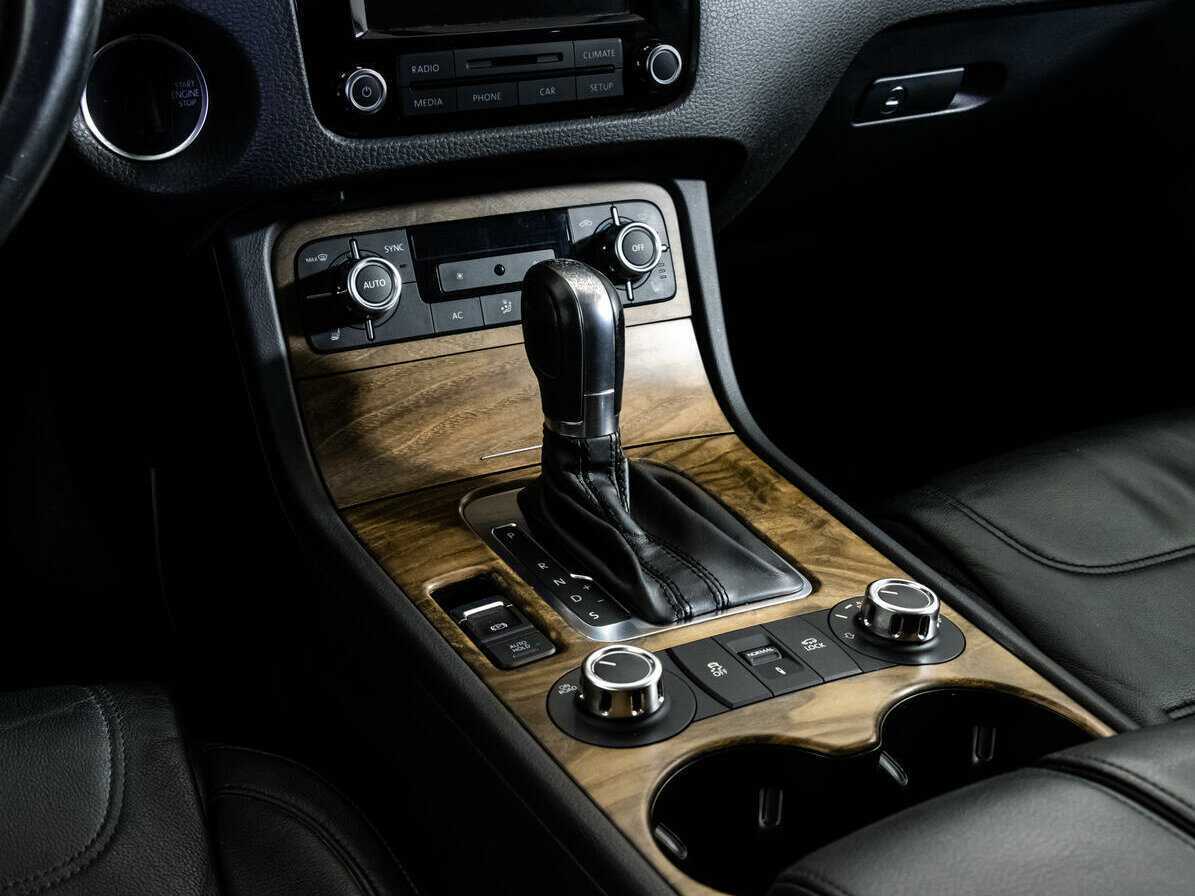 Volkswagen Touareg с пробегом — 2012 год. Фото: #11