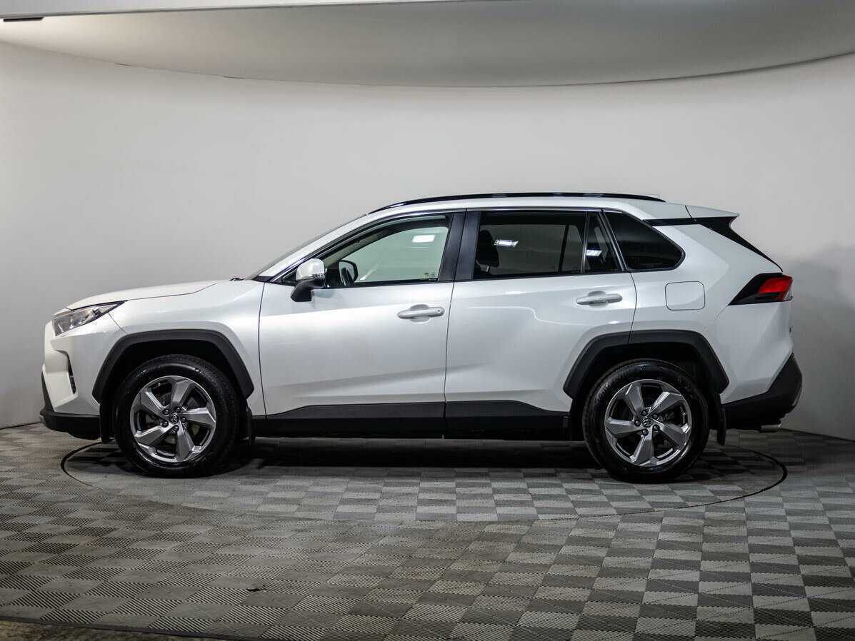 Toyota RAV4 с пробегом — 2020 год. Фото: #6