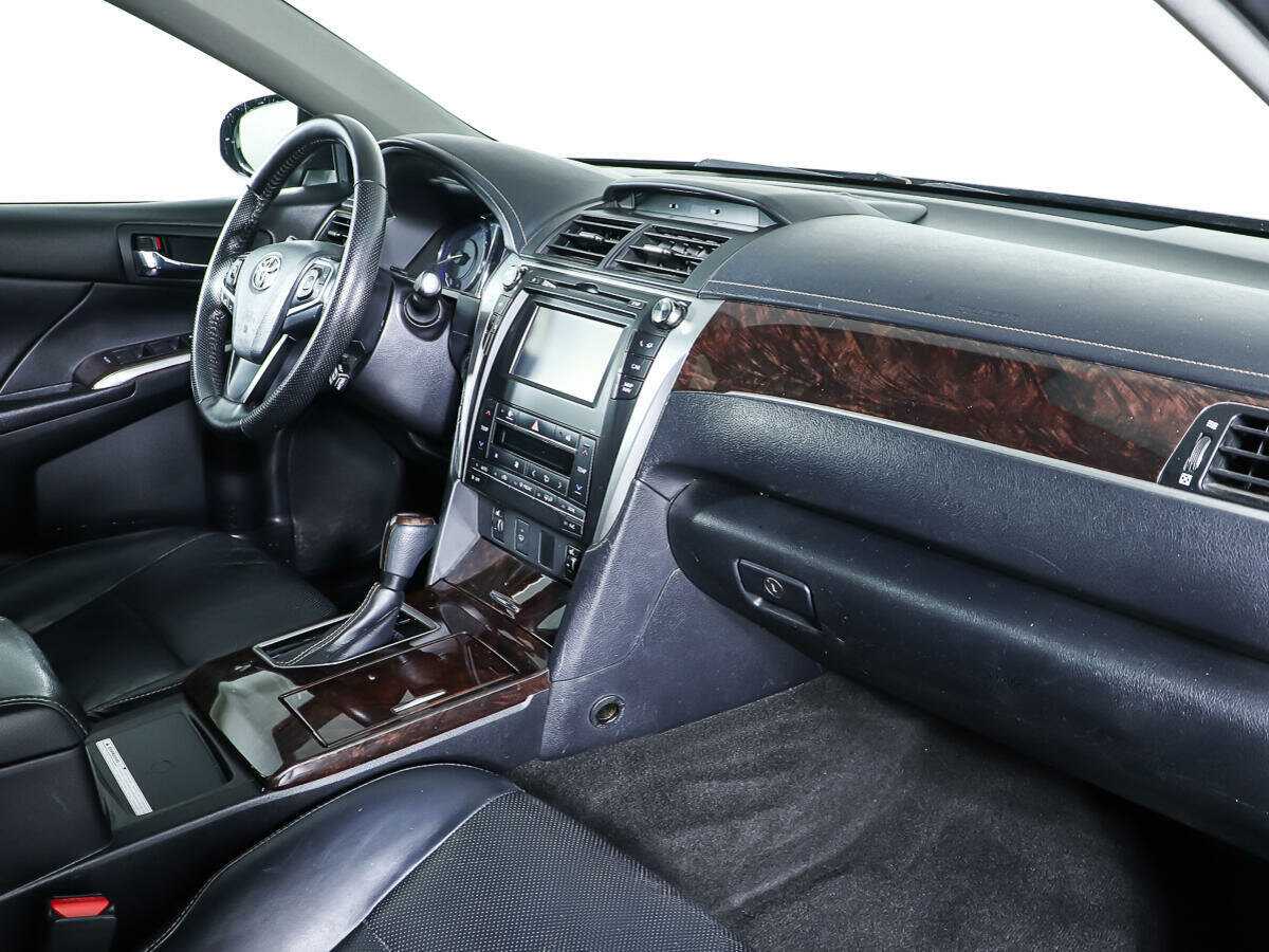 Toyota Camry с пробегом — 2016 год. Фото: #7