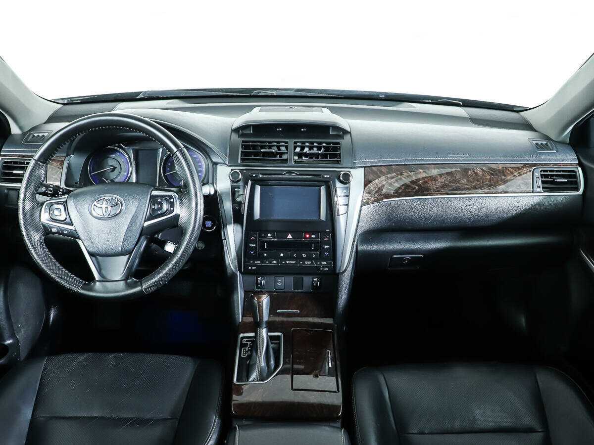 Toyota Camry с пробегом — 2016 год. Фото: #9