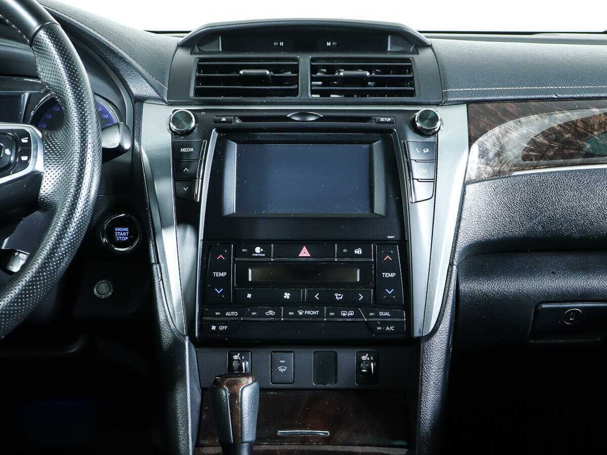 Toyota Camry с пробегом — 2016 год. Фото: #10