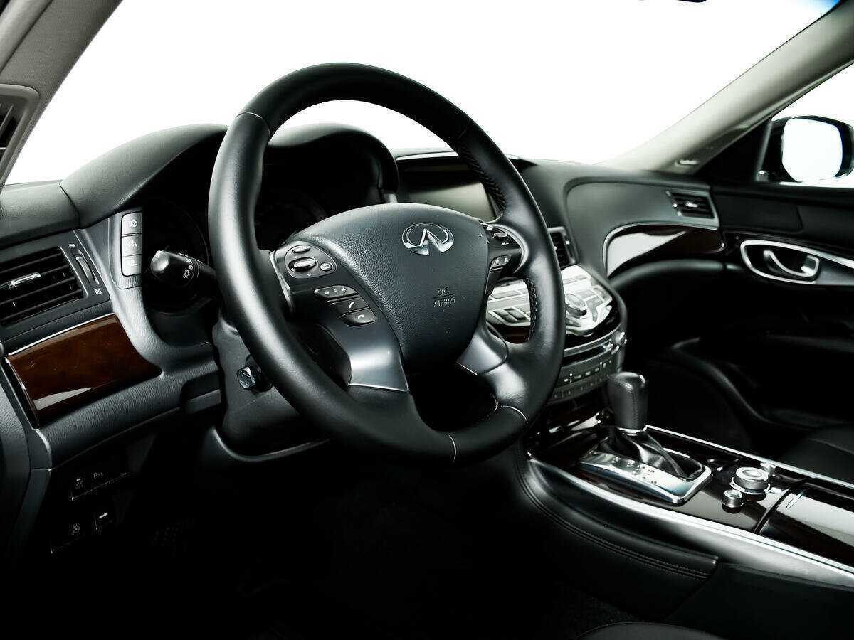 Infiniti Q70 с пробегом — 2016 год. Фото: #12