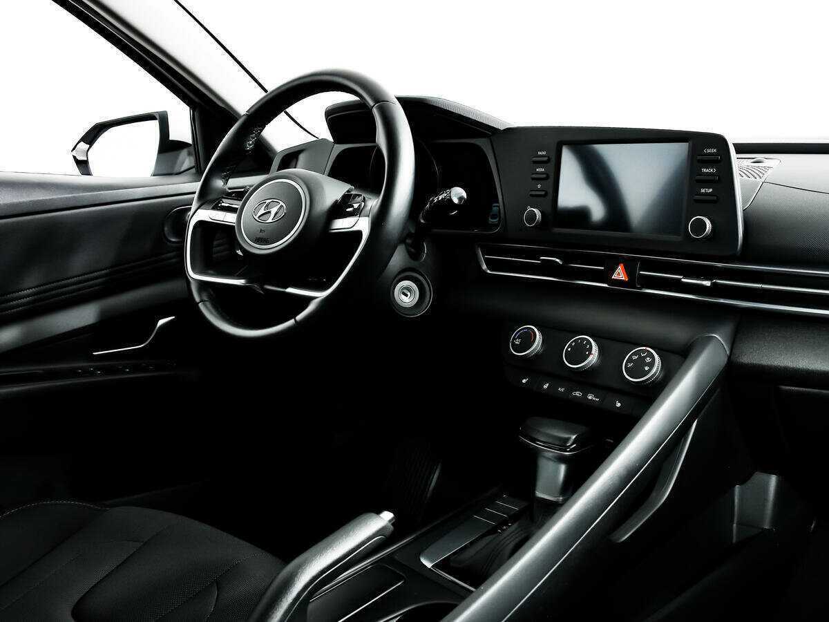 Hyundai Elantra с пробегом — 2022 год. Фото: #8