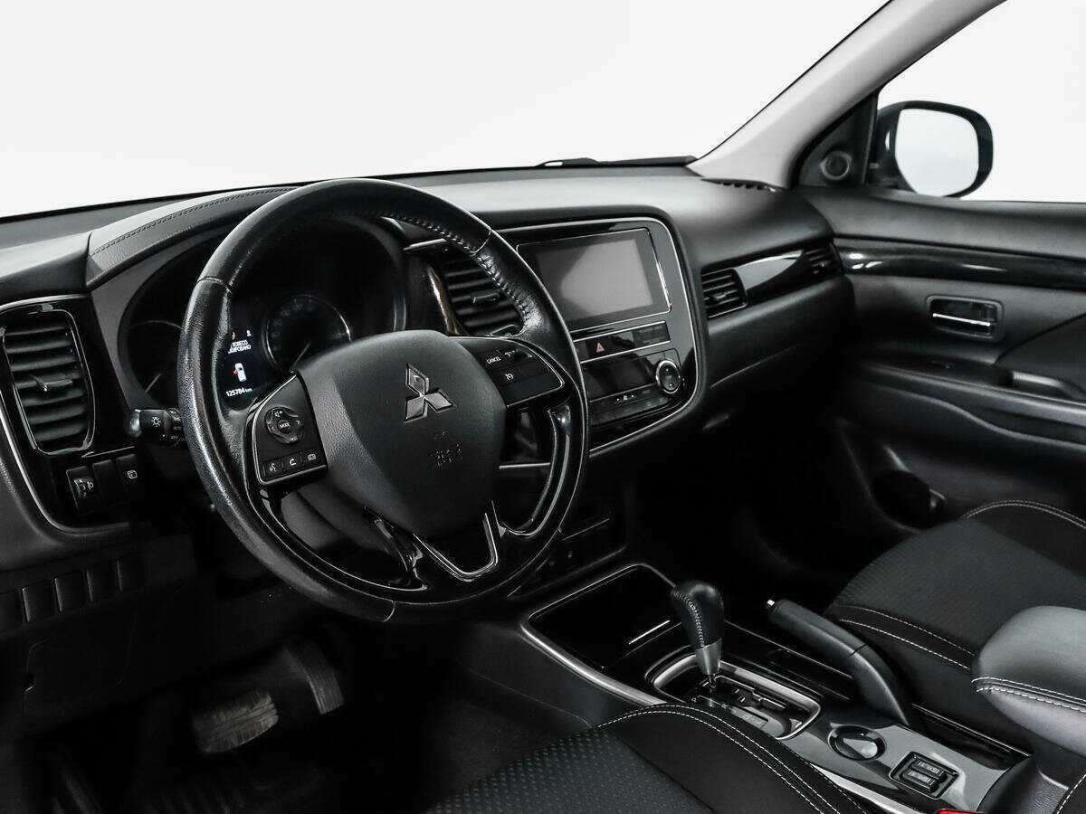 Mitsubishi Outlander с пробегом — 2020 год. Фото: #8