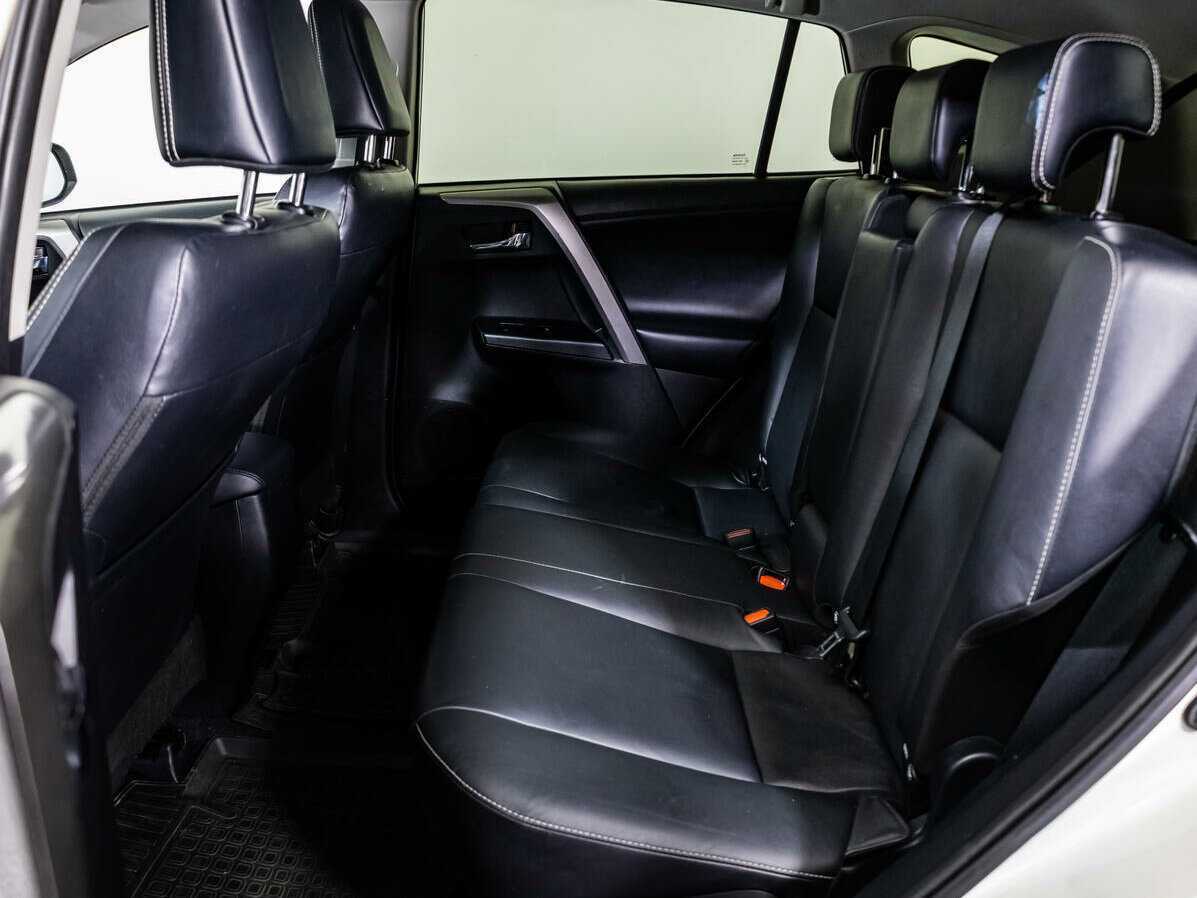 Toyota RAV4 с пробегом — 2018 год. Фото: #7