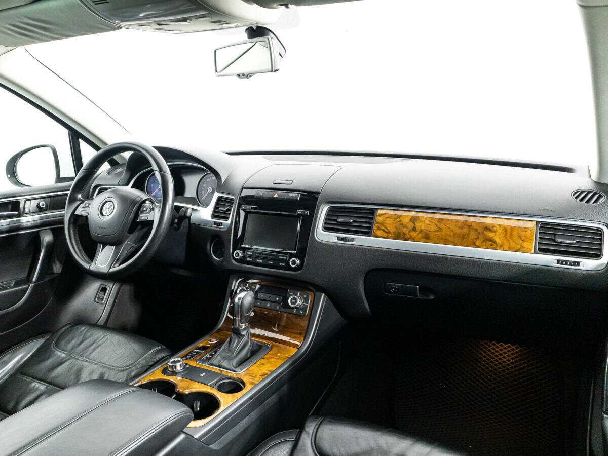 Volkswagen Touareg с пробегом — 2013 год. Фото: #8