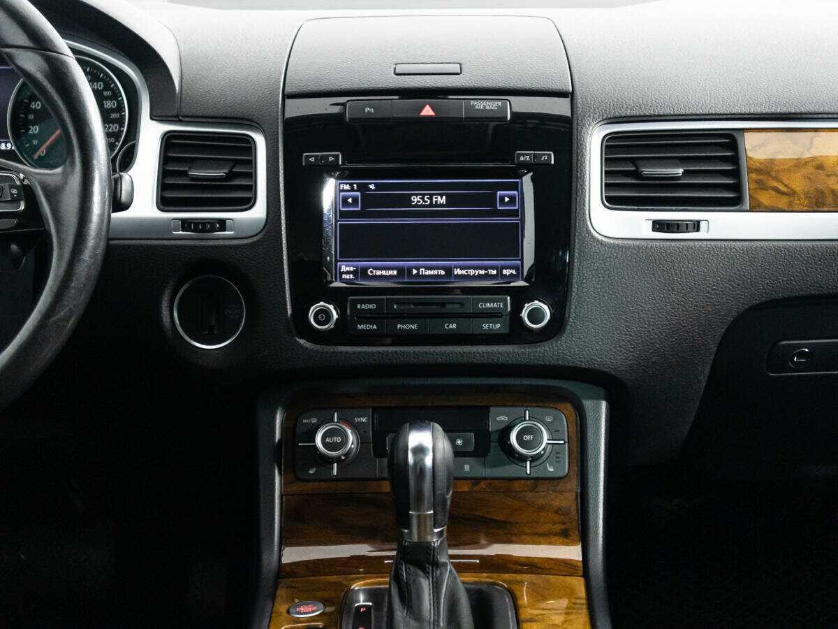 Volkswagen Touareg с пробегом — 2013 год. Фото: #13