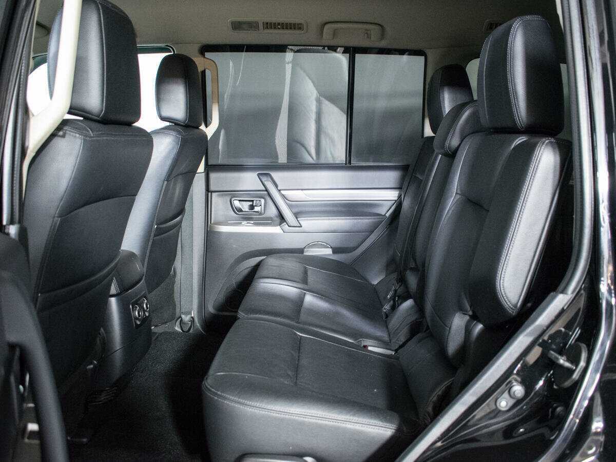 Mitsubishi Pajero с пробегом — 2014 год. Фото: #6