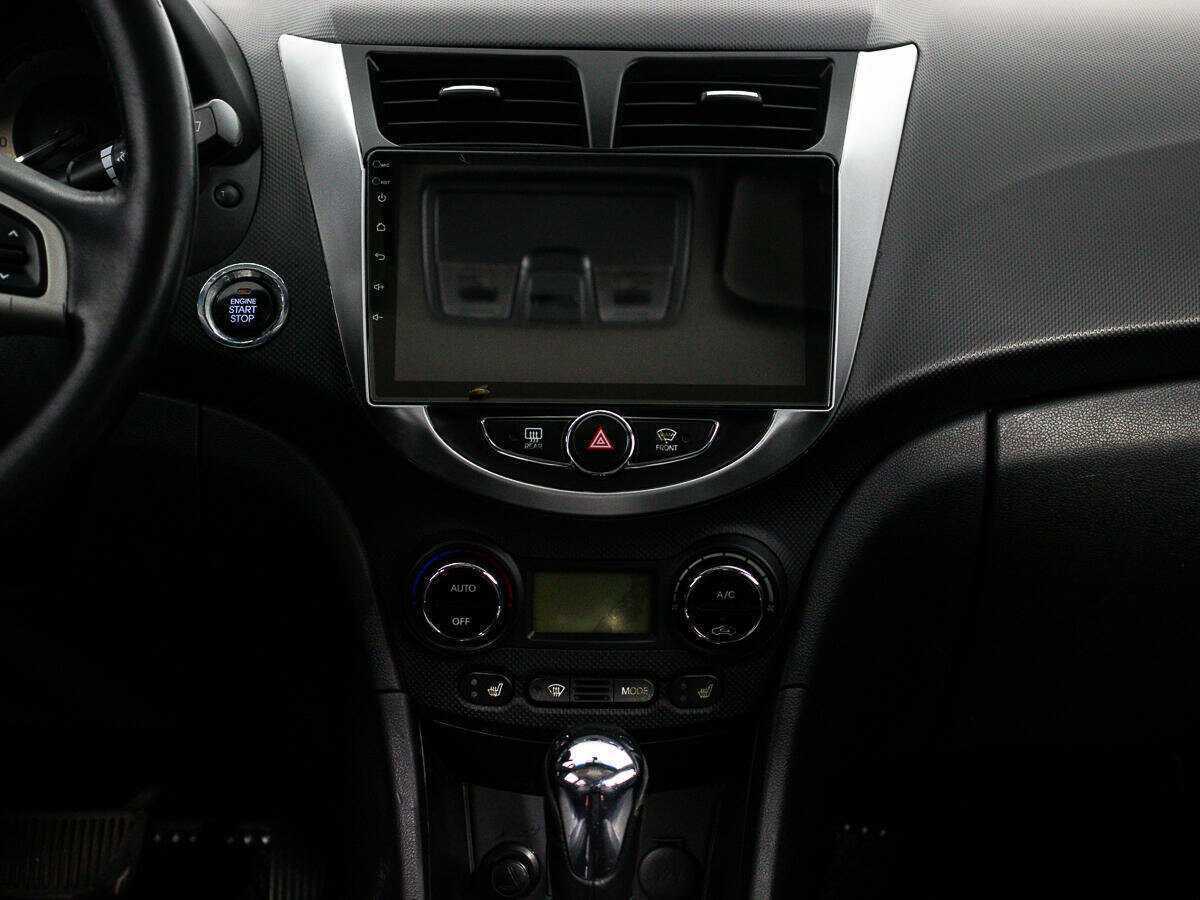 Hyundai Solaris с пробегом — 2012 год. Фото: #13