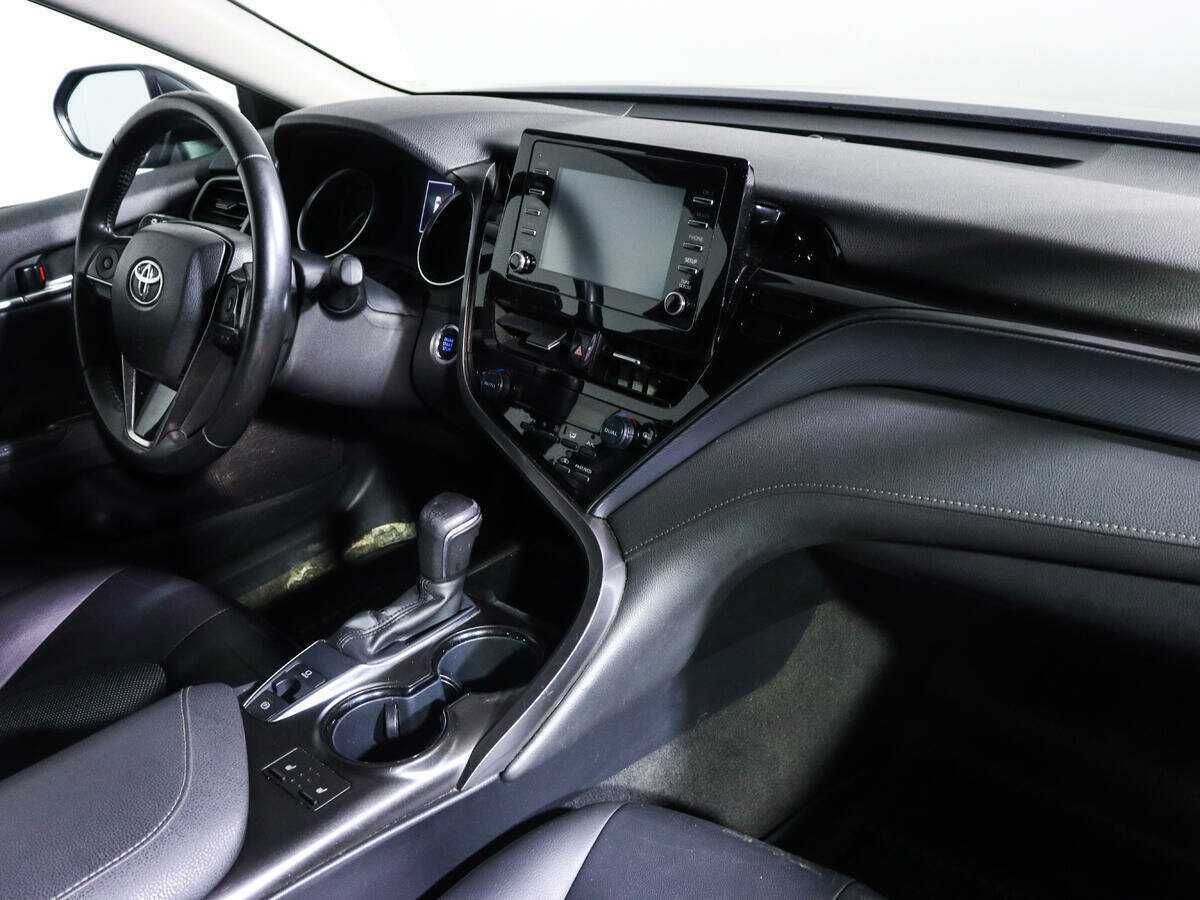 Toyota Camry с пробегом — 2021 год. Фото: #8