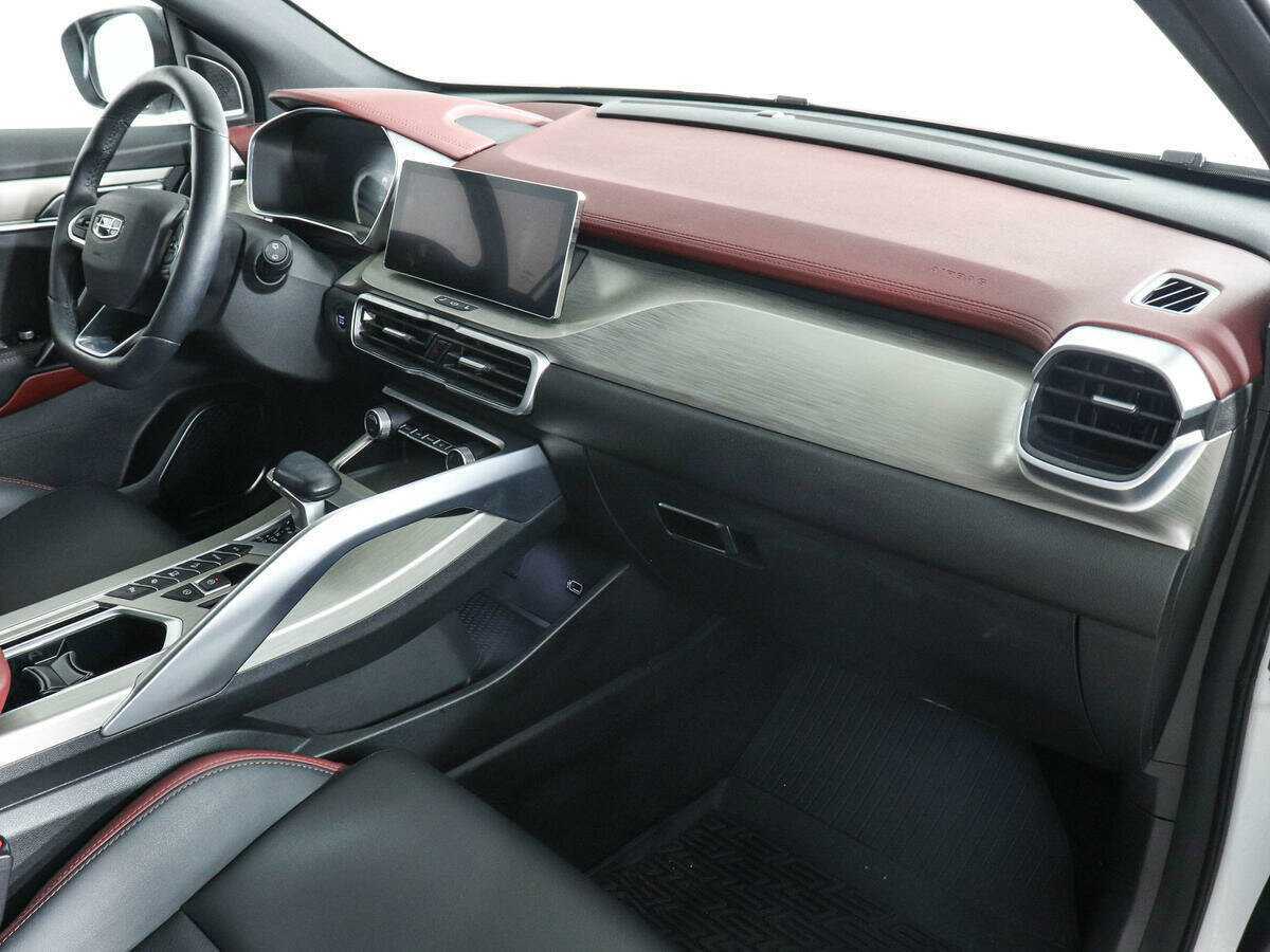 Geely Coolray с пробегом — 2023 год. Фото: #9