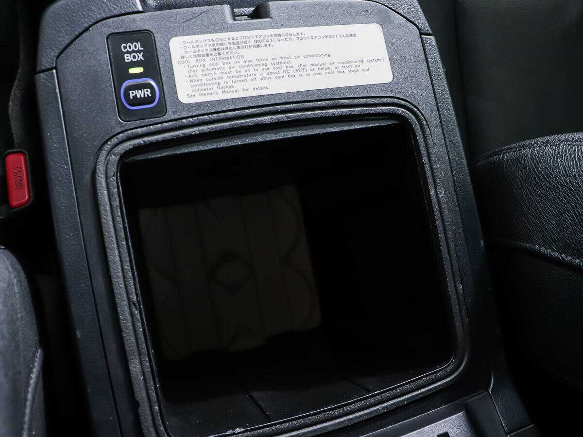 Toyota Land Cruiser Prado с пробегом — 2012 год. Фото: #16