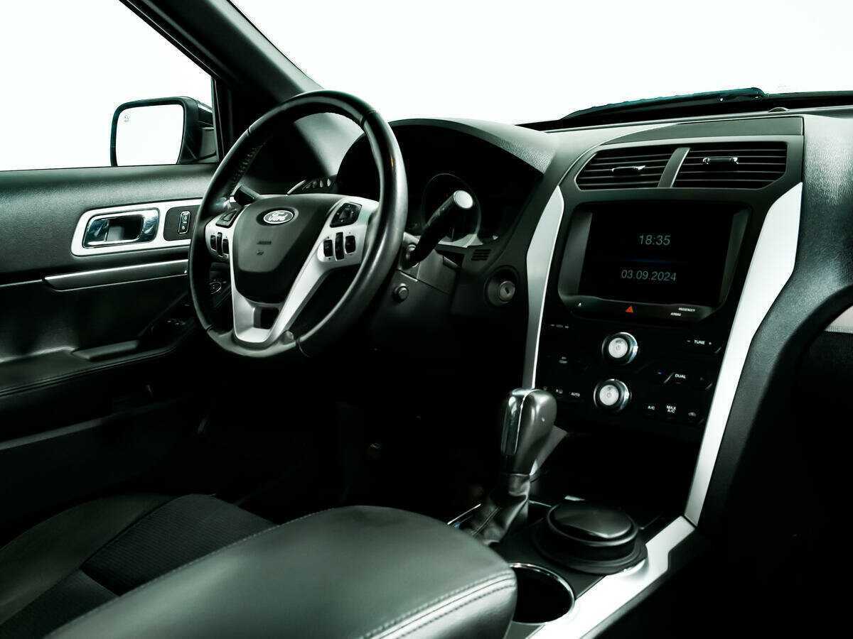 Ford Explorer с пробегом — 2013 год. Фото: #8