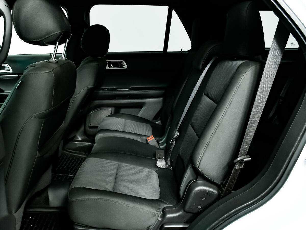Ford Explorer с пробегом — 2013 год. Фото: #11