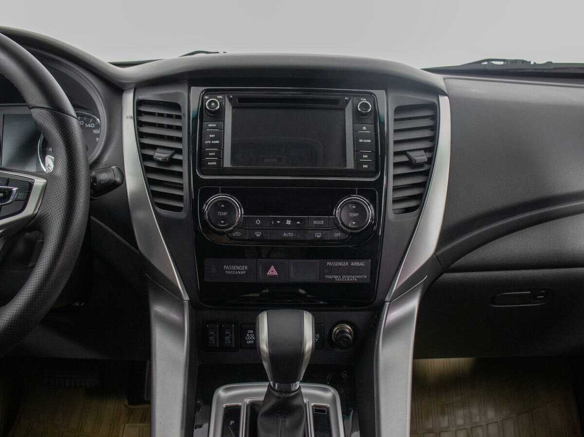 Mitsubishi Pajero Sport с пробегом — 2017 год. Фото: #14