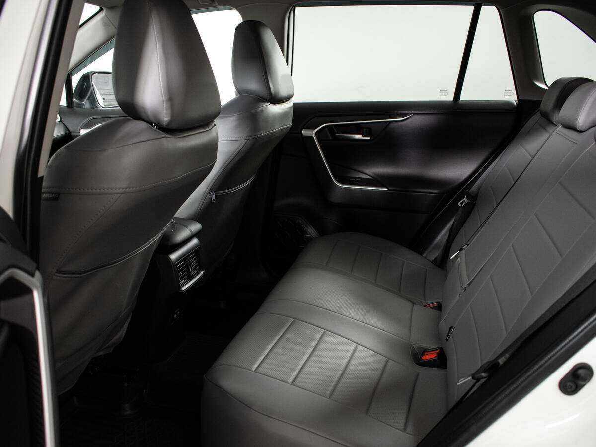 Toyota RAV4 с пробегом — 2020 год. Фото: #7