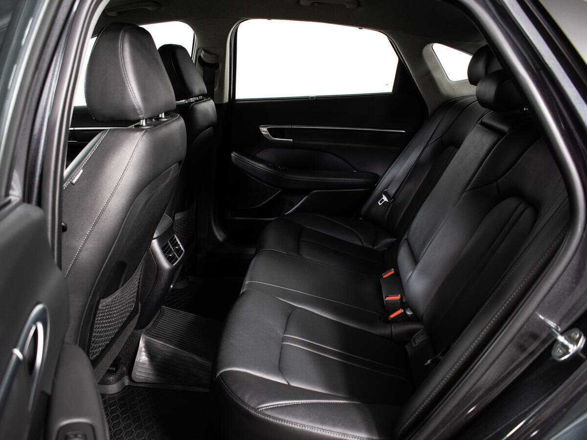 Hyundai Sonata с пробегом — 2023 год. Фото: #9