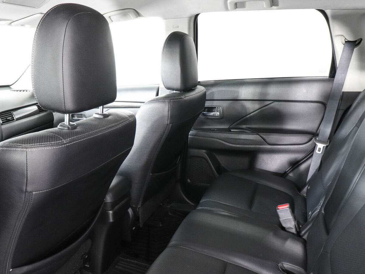 Mitsubishi Outlander с пробегом — 2016 год. Фото: #11