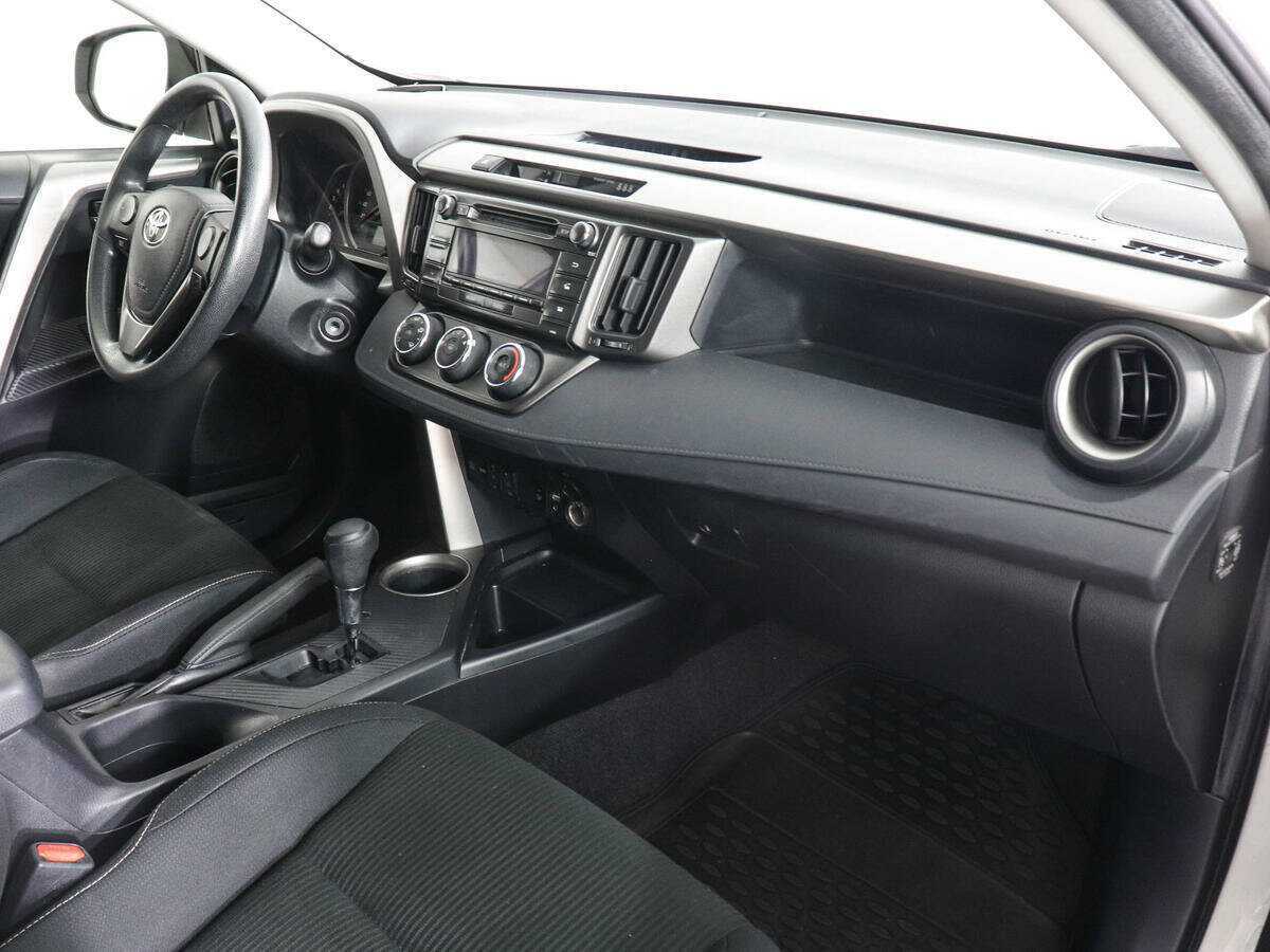 Toyota RAV4 с пробегом — 2014 год. Фото: #9