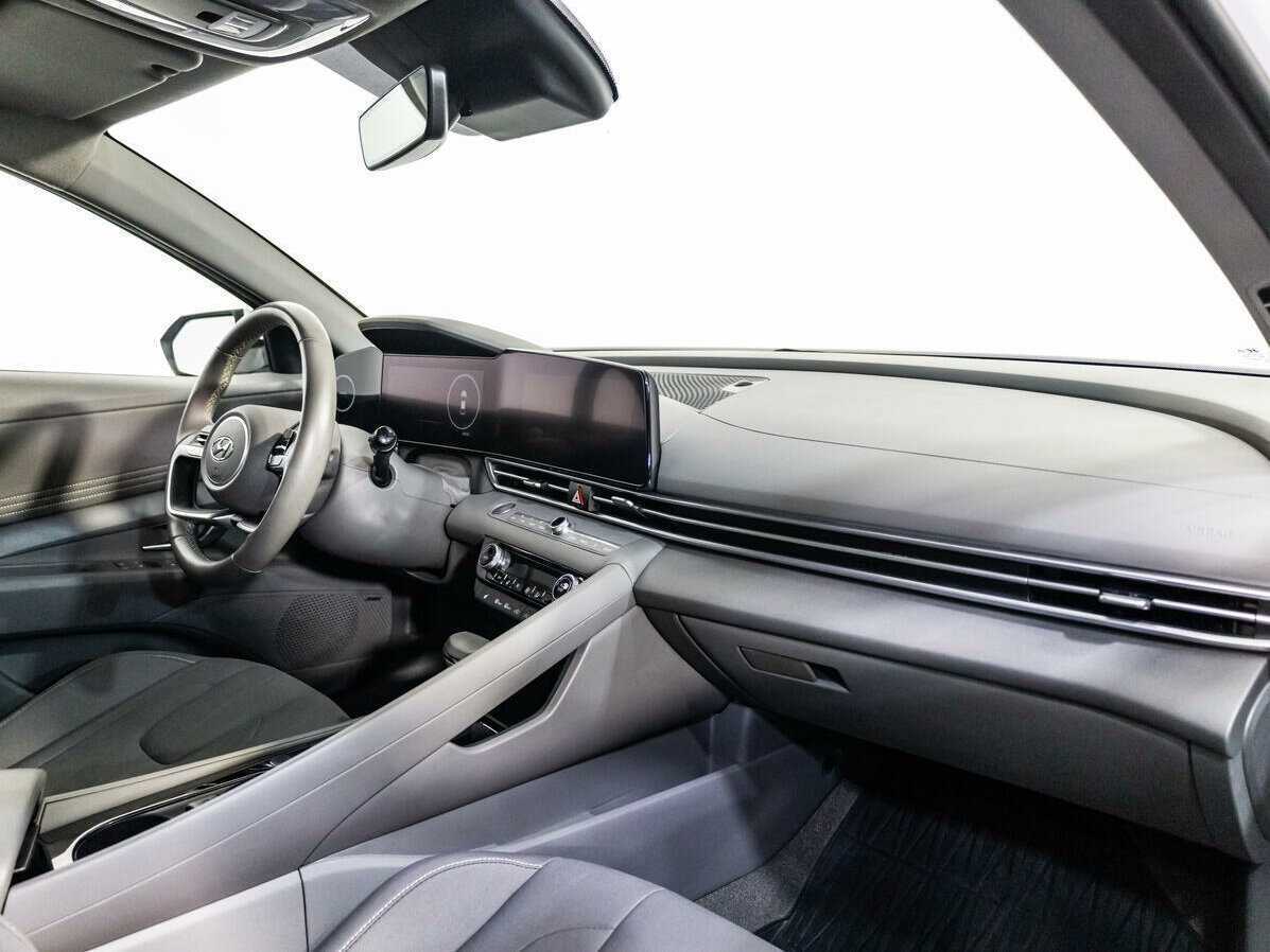 Hyundai Elantra с пробегом — 2021 год. Фото: #7