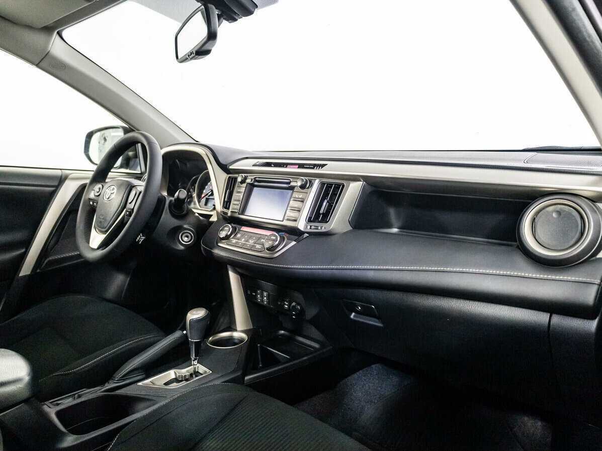 Toyota RAV4 с пробегом — 2014 год. Фото: #7