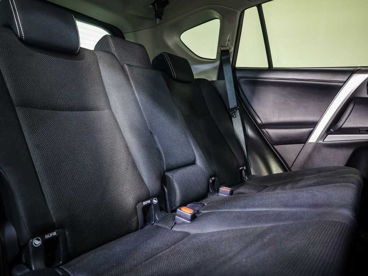 Toyota RAV4 с пробегом — 2015 год. Фото: #11