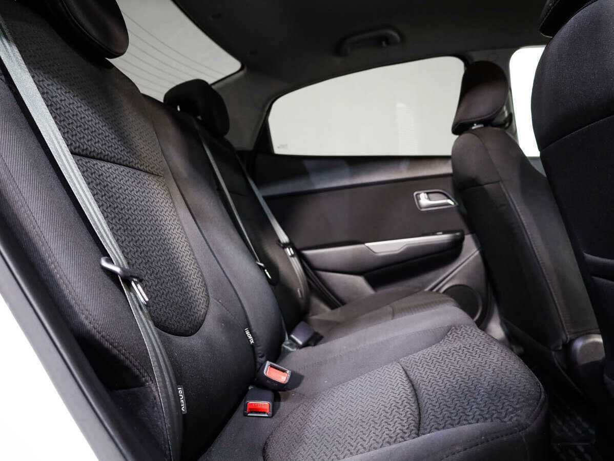 Kia Rio с пробегом — 2016 год. Фото: #11