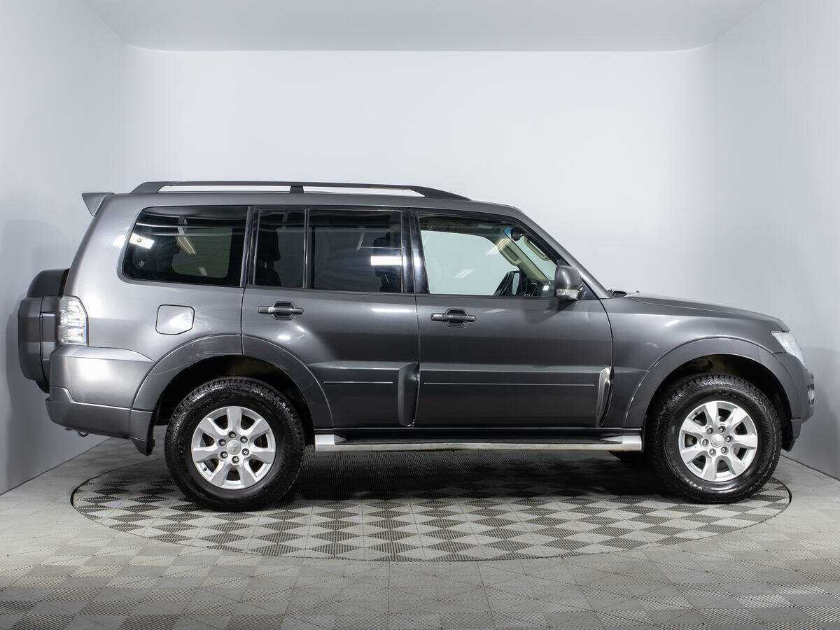 Mitsubishi Pajero с пробегом — 2017 год. Фото: #3