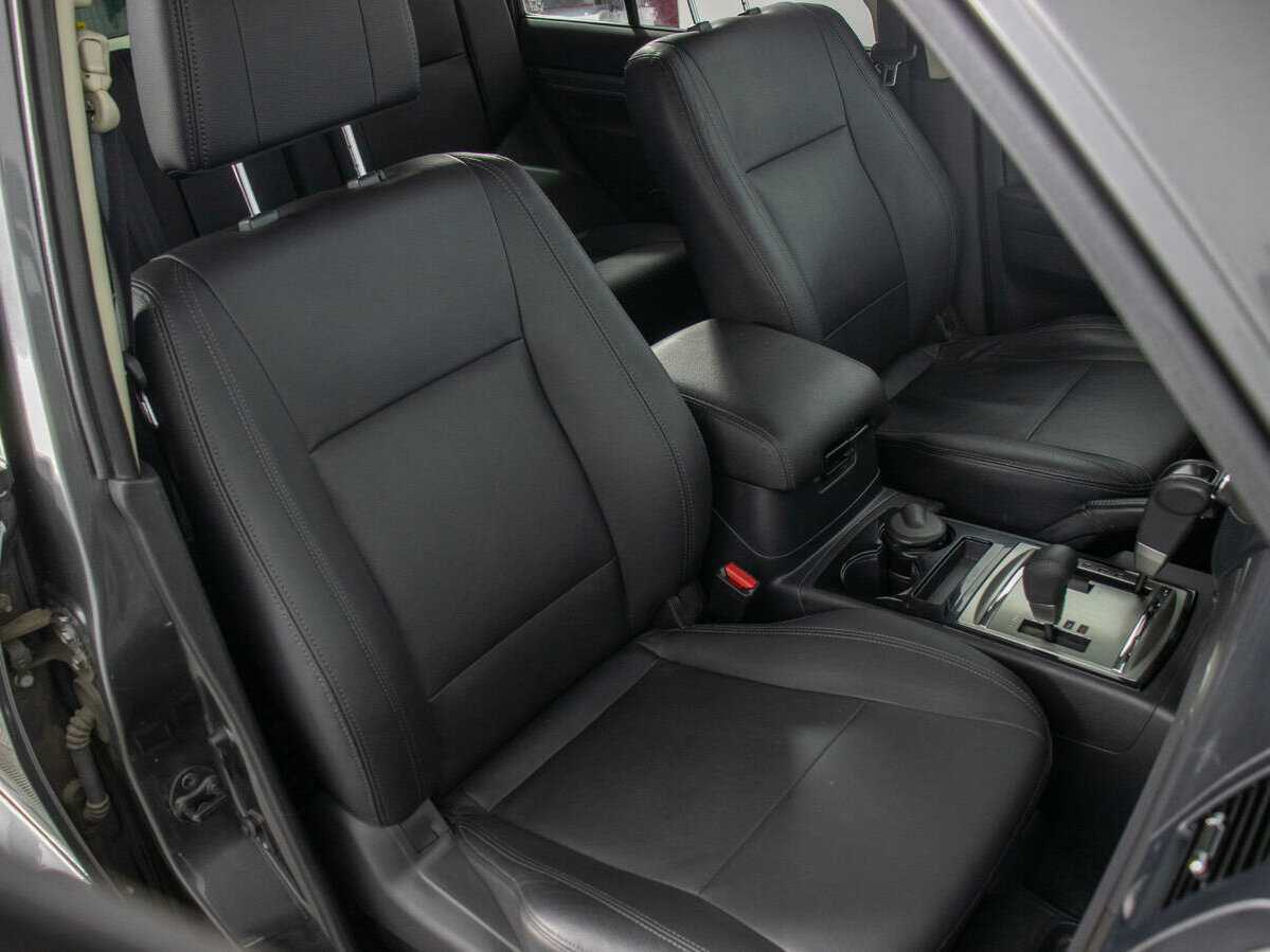 Mitsubishi Pajero с пробегом — 2017 год. Фото: #9