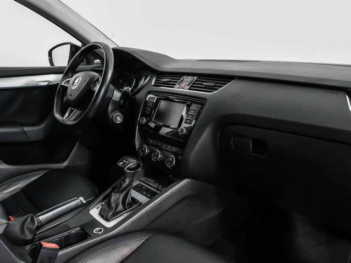 Skoda Octavia с пробегом — 2015 год. Фото: #10