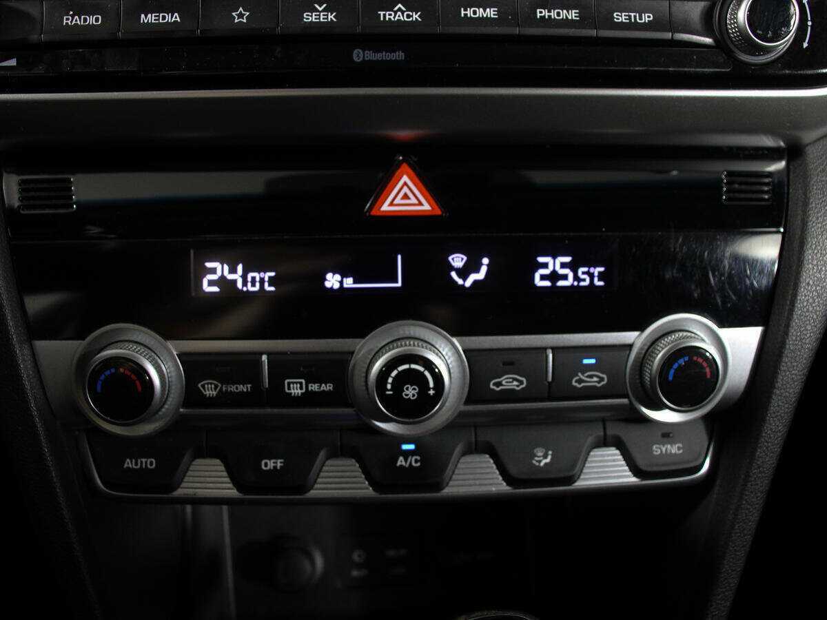 Hyundai Elantra с пробегом — 2020 год. Фото: #16