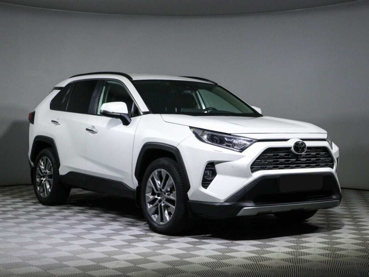 Toyota RAV4 с пробегом — 2020 год. Фото: #2