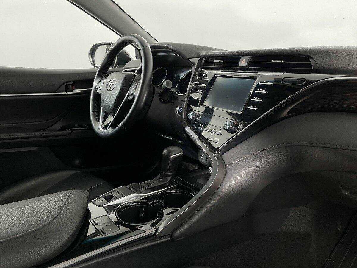Toyota Camry с пробегом — 2019 год. Фото: #6