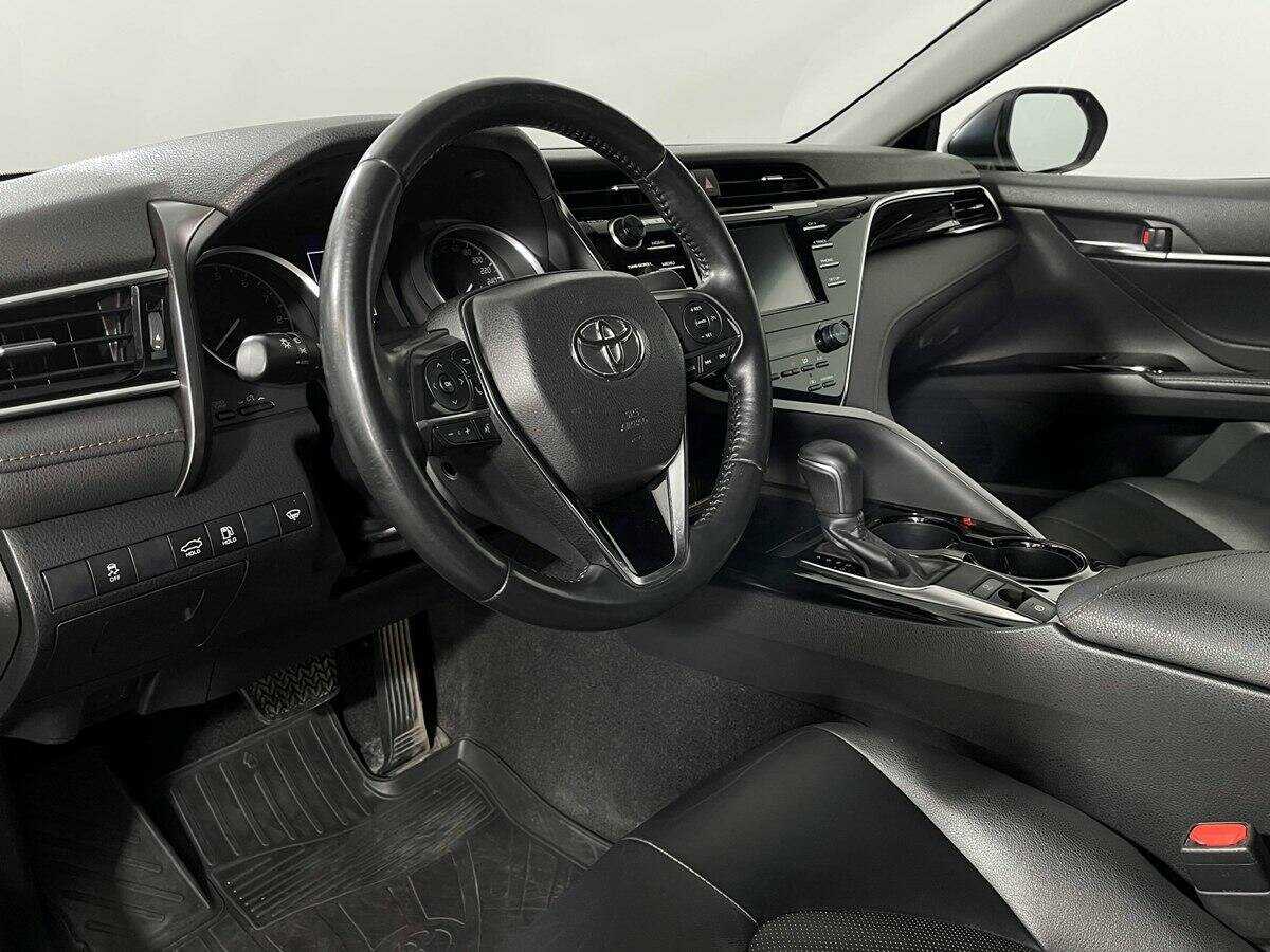 Toyota Camry с пробегом — 2019 год. Фото: #10