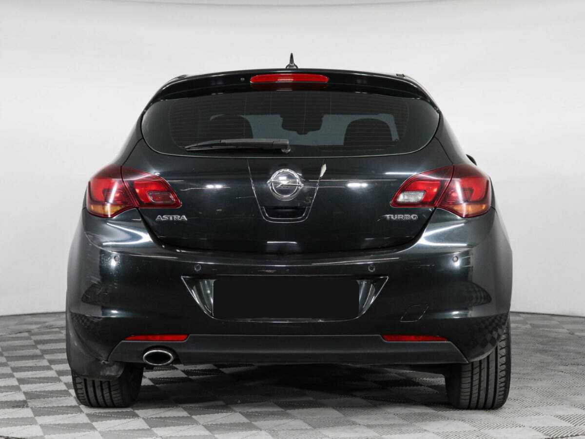 Opel Astra с пробегом — 2012 год. Фото: #5