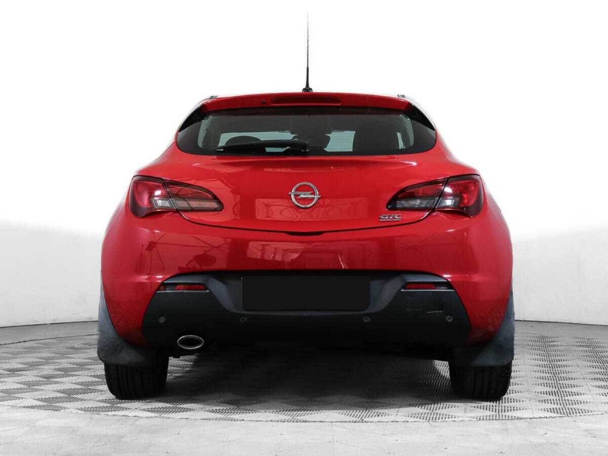 Opel Astra с пробегом — 2012 год. Фото: #4