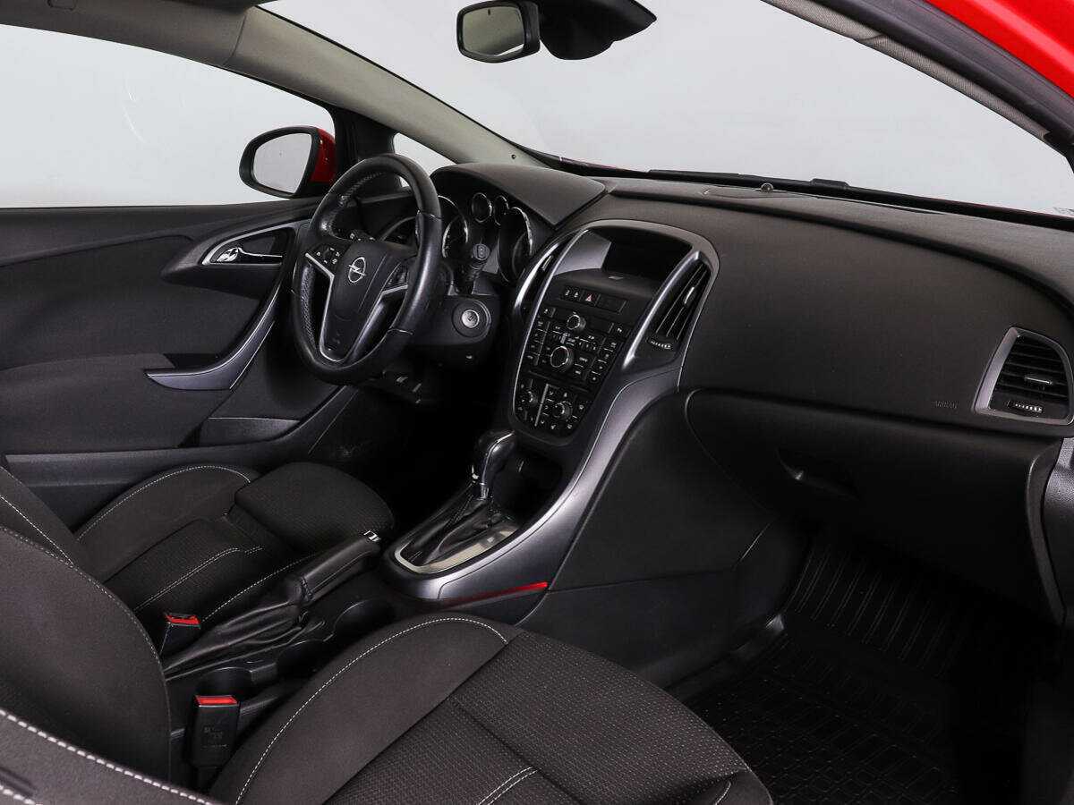 Opel Astra с пробегом — 2012 год. Фото: #7